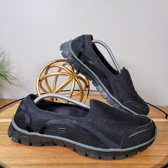 Skechers Walking Slip on Relaxed Fit Memory Foam Air Cooled Black Flats Size 10 - Picture 4 of 17